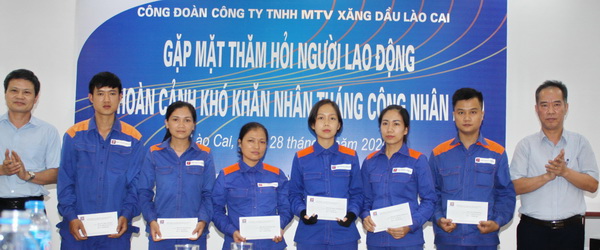 Công đoàn PLX Lào Cai hỗ trợ, thăm hỏi người lao động  nhân Tháng công nhân 2020