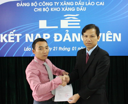 Kết nạp 02 đảng viên trước thềm Xuân mới