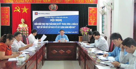 Thực hiện kiểm điểm tự phê bình và phê bình theo tinh thần NQTW 4 (Khóa XI)