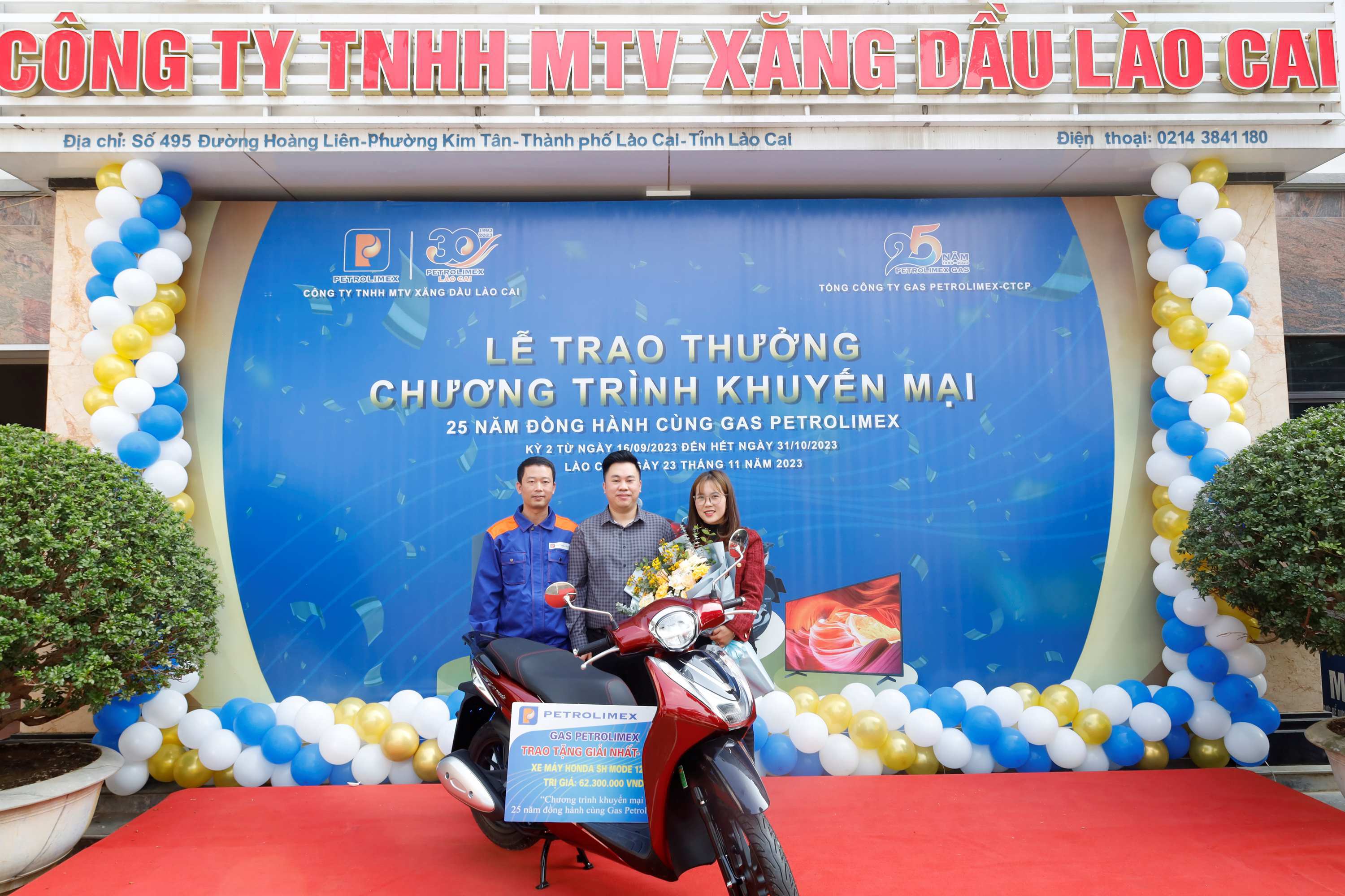TRAO GIẢI NHẤT KỲ 2 CHƯƠNG TRÌNH KHUYẾN MẠI “CHÀO MỪNG 25 NĂM THÀNH LẬP TỔNG CÔNG TY GAS PETROLIMEX”