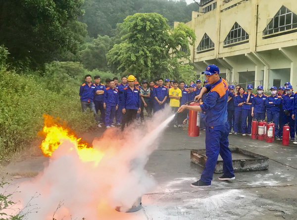 Huấn luyện nghiệp vụ PCCC & CNCH năm 2018