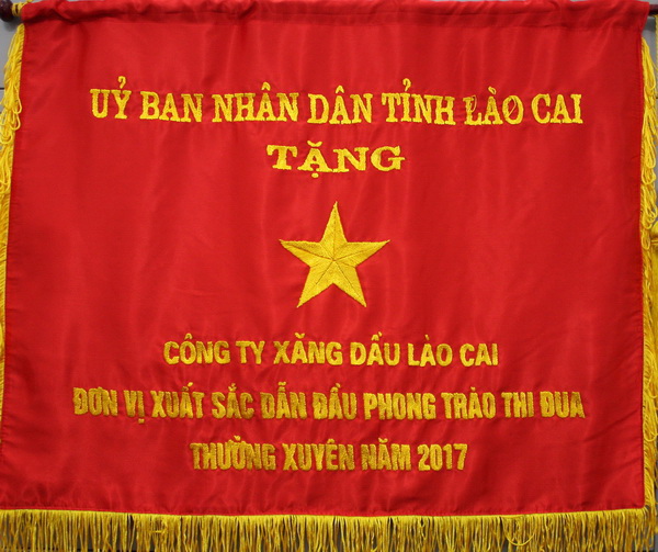 Petrolimex Lào Cai nhận Cờ thi đua xuất sắc năm 2017