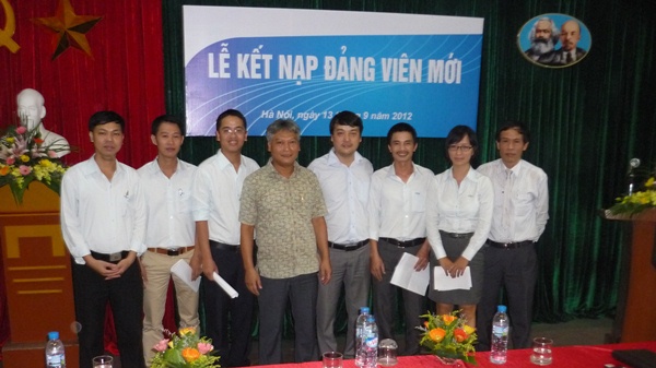 Tổ chức lễ kết nạp đảng viên mới