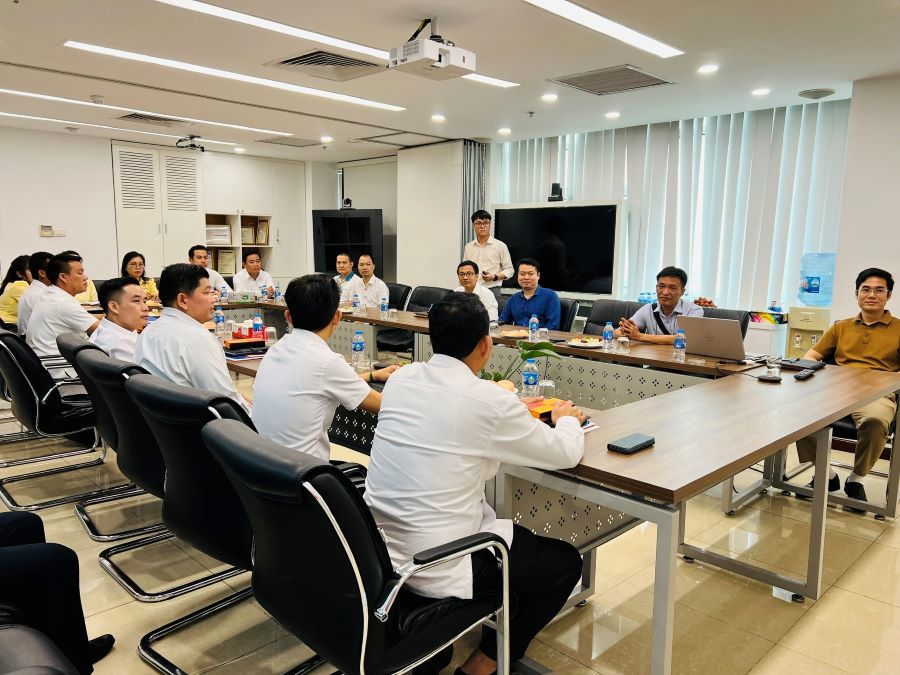 Công ty xăng dầu quốc gia Lào tham quan và làm việc cùng  PIACOM