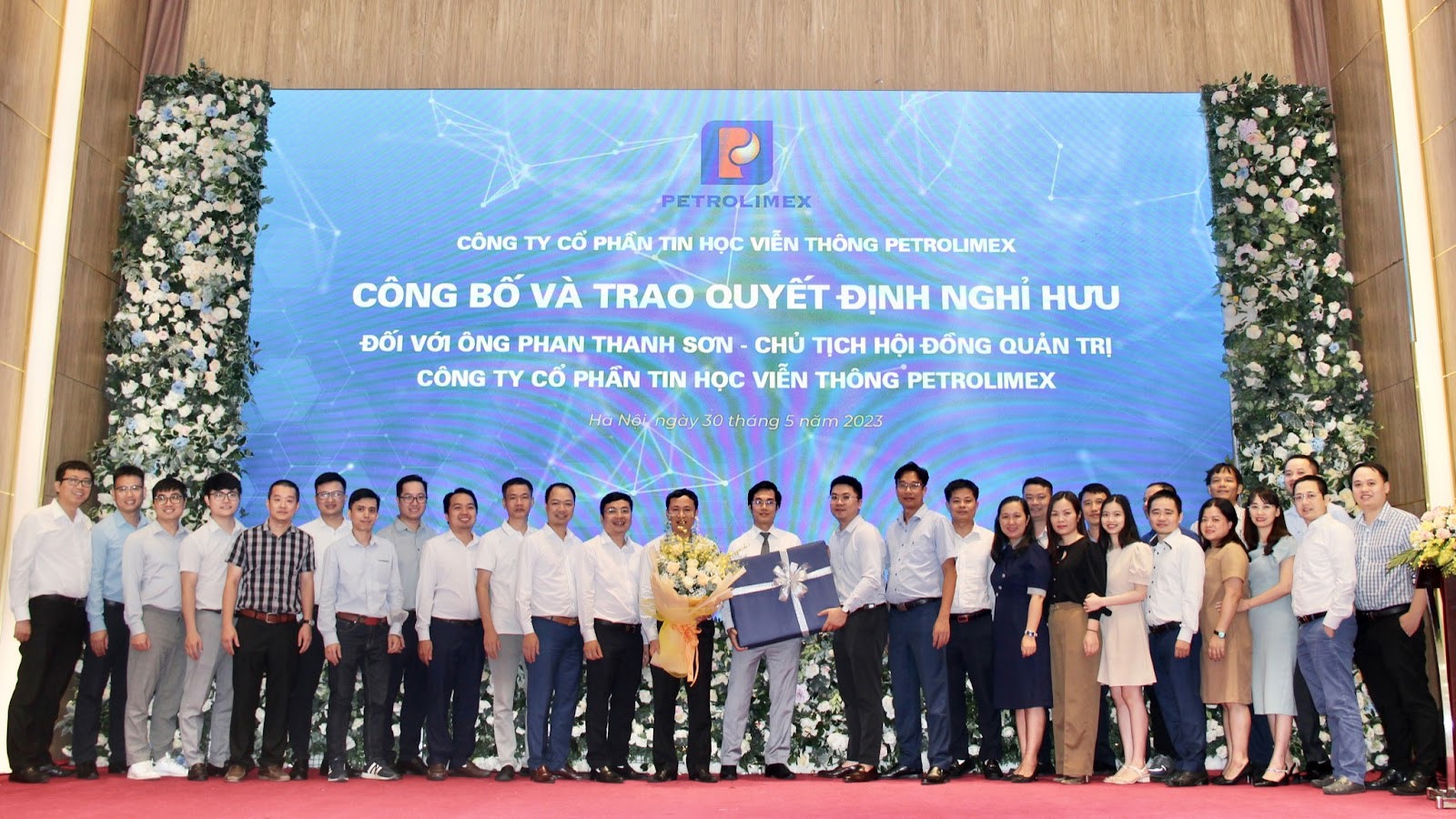 Công bố Quyết định nghỉ hưu đối với ông Phan Thanh Sơn - Chủ tịch Hội đồng quản trị Công ty Cổ phần Tin học Viễn thông Petrolimex