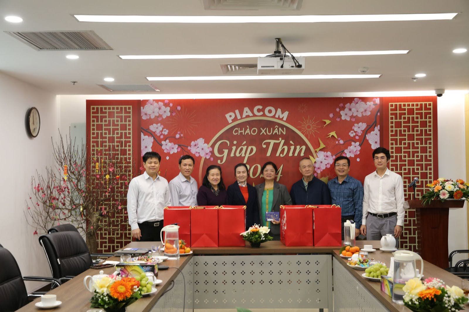 Gặp gỡ tri ân cán bộ hưu trí dịp Xuân Giáp Thìn 2024