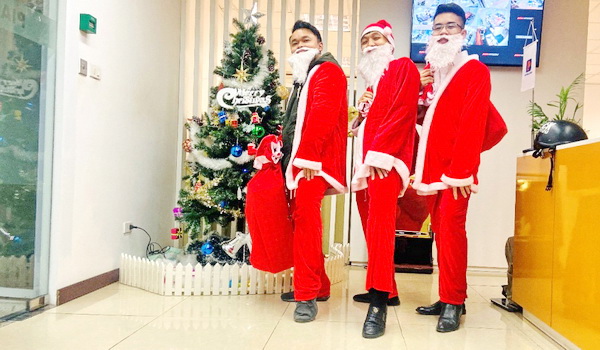 Những ông già Noel mang thương hiệu PIACOM