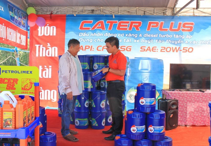 Dầu nhờn Petrolimex phục vụ Ngư dân Gò Công
