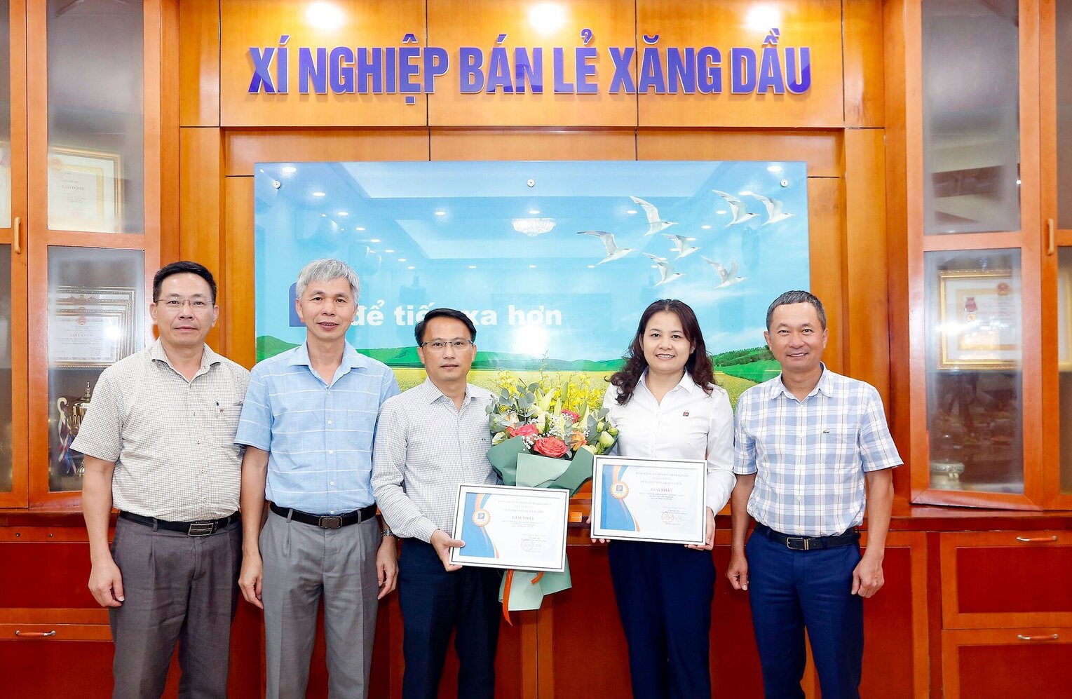 Xí nghiệp Bán lẻ Xăng dầu - điểm sáng trong kinh doanh DMN Petrolimex 06 tháng đầu năm 2022
