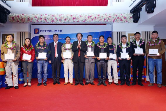 PLC & Petrolimex Tuyên Quang tri ân khách hàng dầu mỡ nhờn tại Tuyên Quang