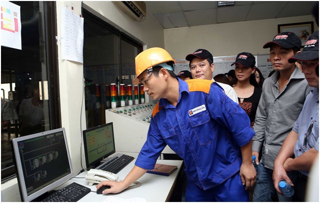 Tin ảnh: Đoàn học viên Xí nghiệp bán lẻ Xăng dầu (lớp thứ hai) thăm quan thực tế