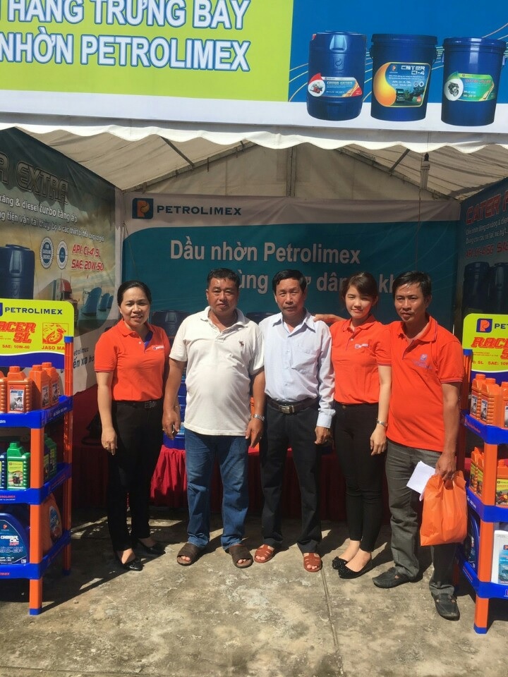 Dầu nhờn Petrolimex cùng ngư dân Ba Tri, Bình Đại ra khơi