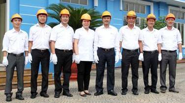 Chủ tịch HĐQT TCT PLC Phạm Bá Nhuân thăm Nhà máy dầu nhờn Thượng Lý