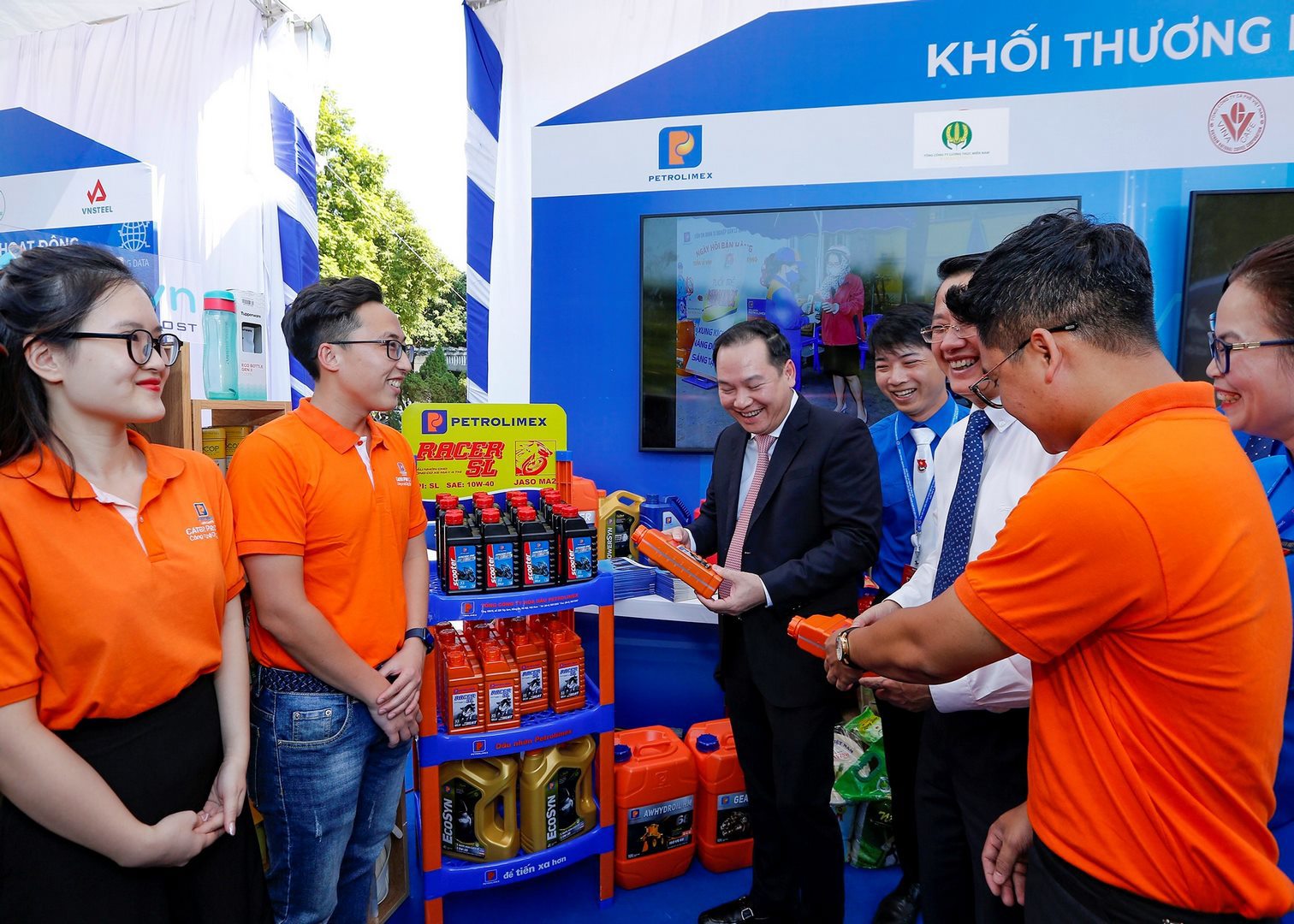 Dầu nhờn Petrolimex tại “Triển lãm gian hàng chào mừng Đại hội Đoàn khối DNTW năm 2022”
