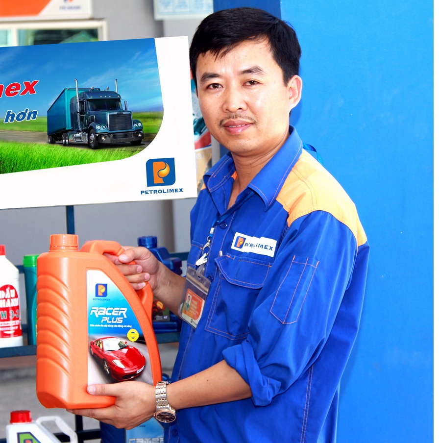 Cửa hàng trưởng Nguyễn Phi Long - Thủ lĩnh Dầu mỡ nhờn của Petrolimex Nghệ An