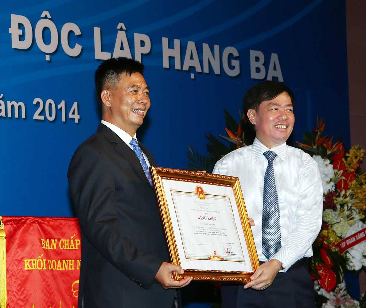 “Ta tự hào đi lên”