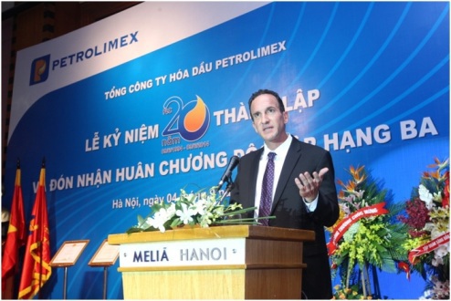 Chevron Oronite chúc mừng PLC 20 năm thành lập