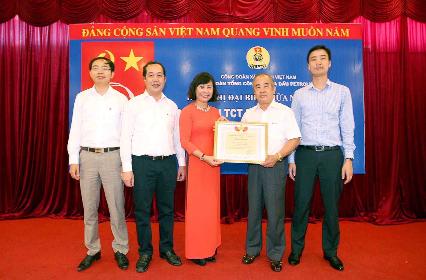 Hội nghị Đại biểu giữa nhiệm kỳ (2014 - 2019) Công đoàn Tổng công ty Hóa dầu Petrolimex
