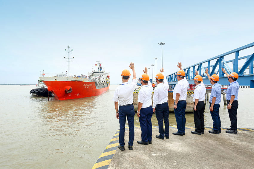 Nhà máy Dầu nhờn Petrolimex tại Đình Vũ tiếp nhận chuyến tàu Dầu gốc đầu tiên