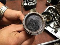 Hậu quả của sự không thay hoặc thay không đúng cách hoặc thay dầu không bảo đảm chất lượng cho xe ô tô, xe máy?