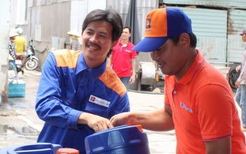 Dầu nhờn Petrolimex cùng ngư dân Vàm Láng ra khơi
