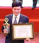 Biểu dương Doanh nhân vàng thế kỷ 21 và Thương hiệu trường tồn cùng dân tộc