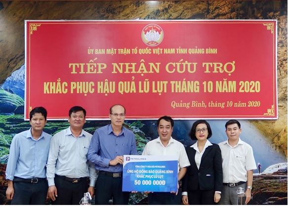 Hướng về đồng bào miền Trung