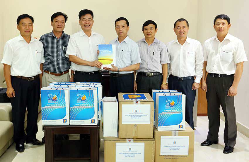 PLC thăm và ủng hộ khách hàng Than tại Quảng Ninh
