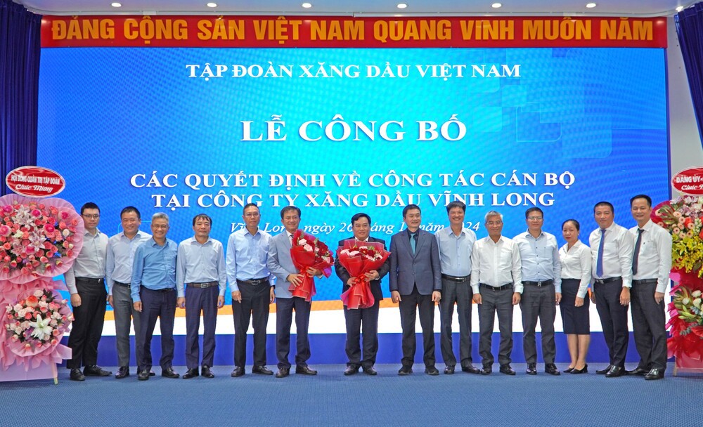 LỄ CÔNG BỐ CÁC QUYẾT ĐỊNH VỀ CÔNG TÁC CÁN BỘ TẠI CÔNG TY XĂNG DẦU VĨNH LONG