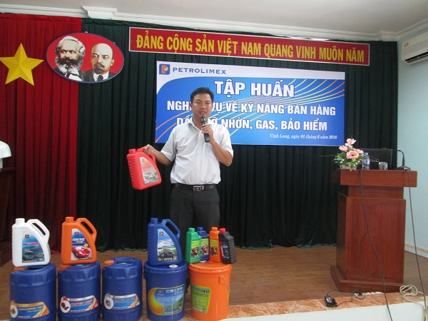 Petrolimex Vĩnh Long tập huấn nghiệp vụ bán hàng hóa, dịch vụ Petrolimex