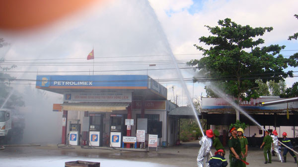 Diễn tập phương án PCCC tại CHXD - 2013