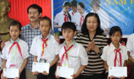 Tiếp sức học sinh đặc biệt khó khăn vùng biển Bảo Ninh