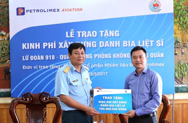 Petrolimex Aviation ủng hộ 100 triệu đồng xây dựng Nhà bia tưởng niệm anh hùng liệt sĩ Lữ đoàn 918
