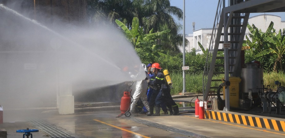 Thực tập PCCC&CNCH, ứng phó sự cố tràn dầu tại Chi nhánh Cát Bi