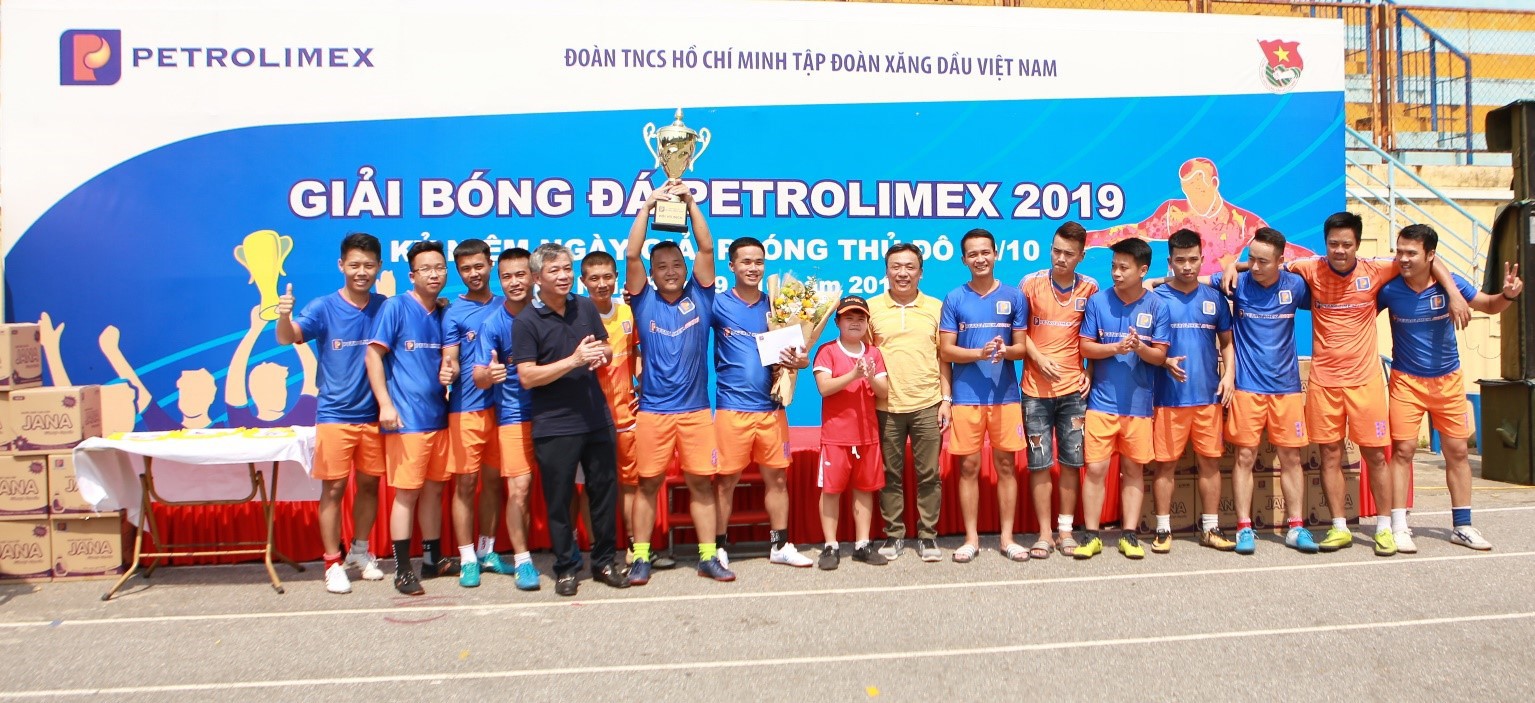 Petrolimex Aviation nhận Cúp vô địch Giải bóng đá Petrolimex 2019