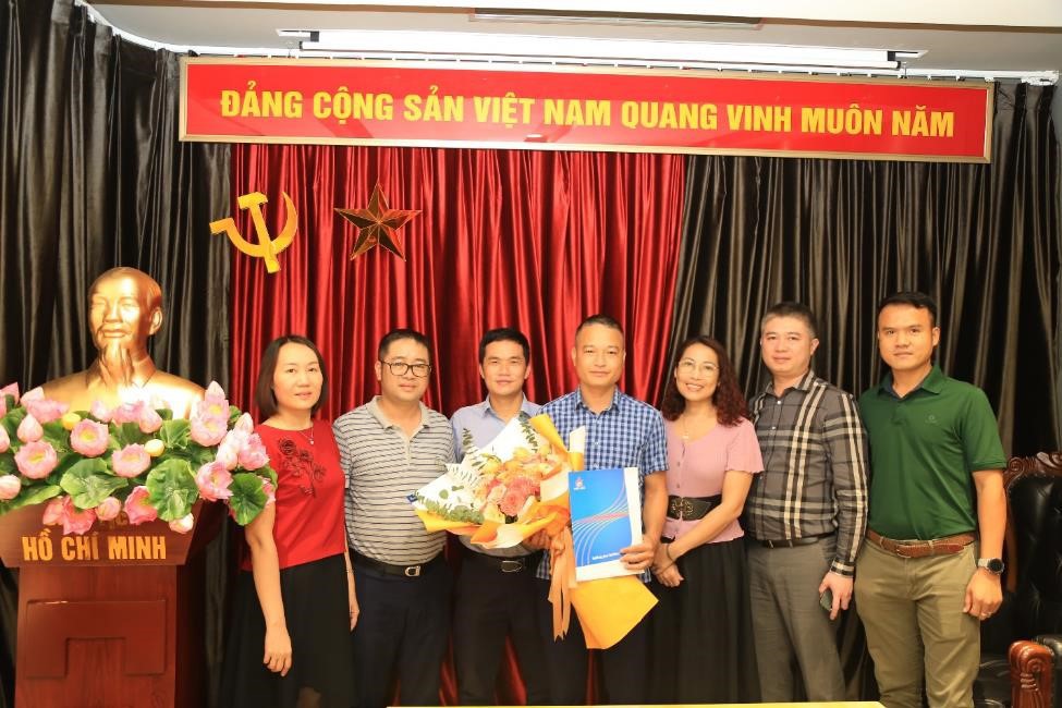 Công đoàn Công ty khen thưởng gương “Người tốt, việc tốt”