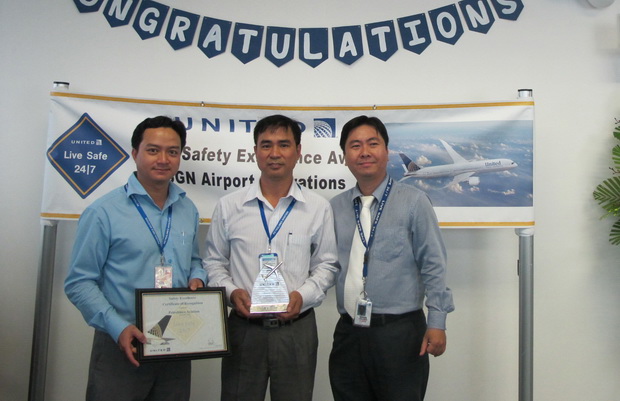 Petrolimex Aviation safely supplies jet fuel for United Airline flights from Tan San Nhat International Airport