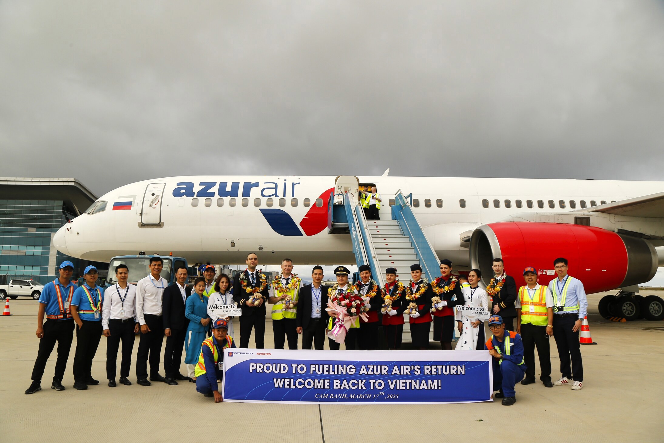 Petrolimex Aviation tái cung cấp nhiên liệu cho hãng hàng không Azur Air (Liên bang Nga) sau gần 3 năm gián đoạn