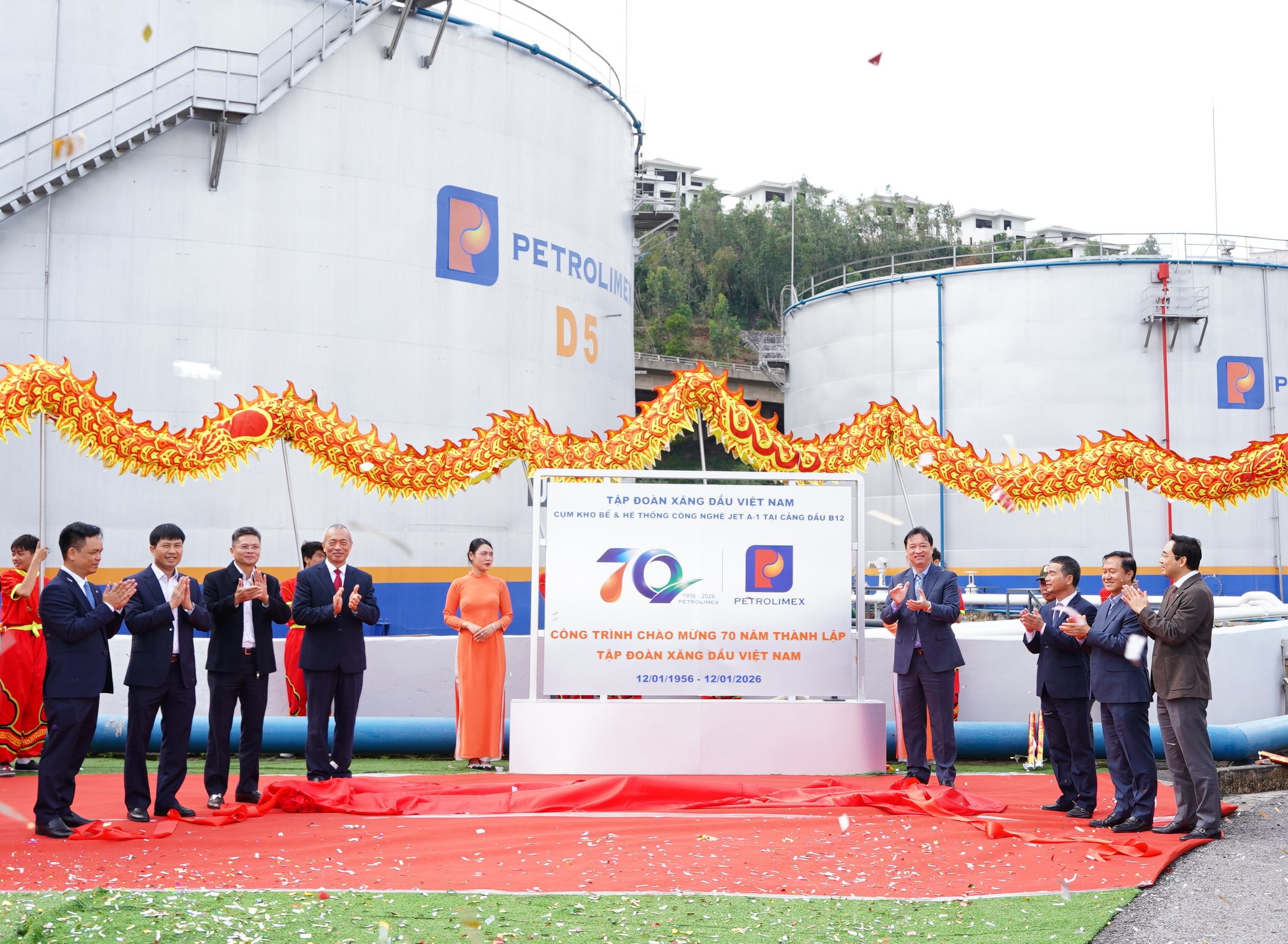 Petrolimex Aviation và Petrolimex Quảng Ninh gắn biển công trình chào mừng kỷ niệm 70 năm thành lập Tập đoàn Xăng dầu Việt Nam