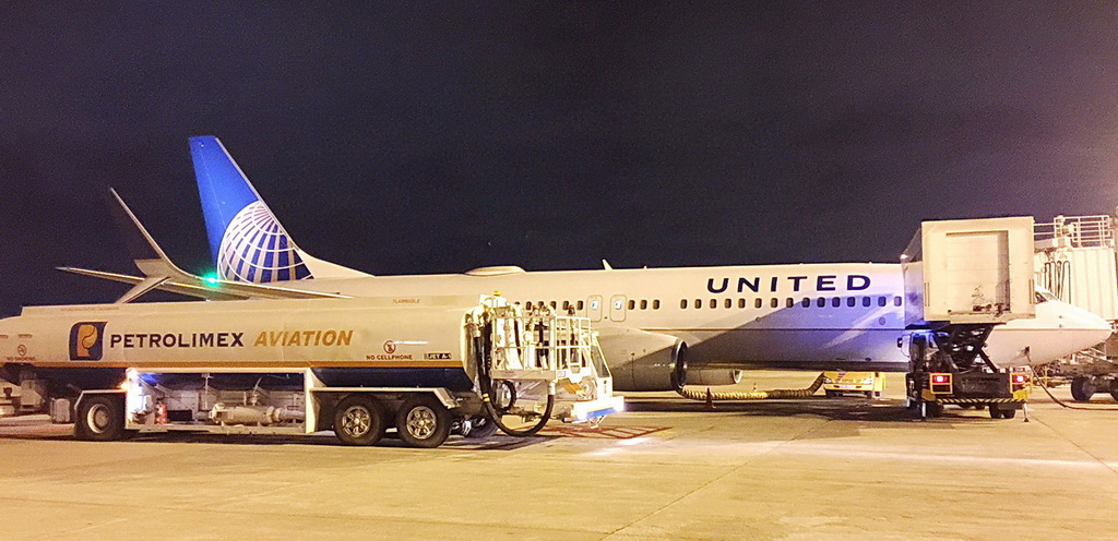 Petrolimex Aviation góp phần đảm bảo 100% đúng giờ các chuyến bay United Airlines tại Cảng Hàng không Quốc tế Tân Sân Nhất