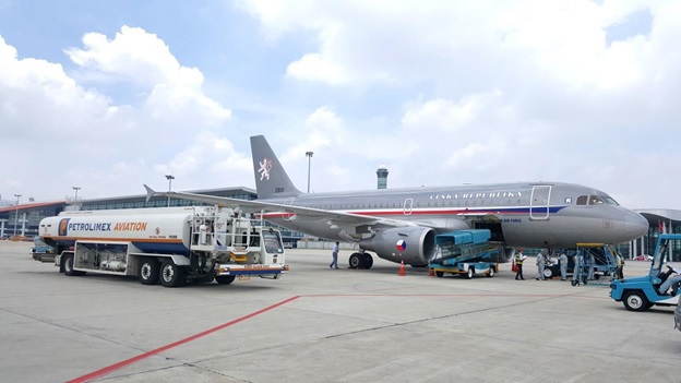 Petrolimex Aviation tra nạp nhiên liệu cho chuyên cơ Tổng thống Cộng hòa Séc tại Cảng HKQT Nội Bài
