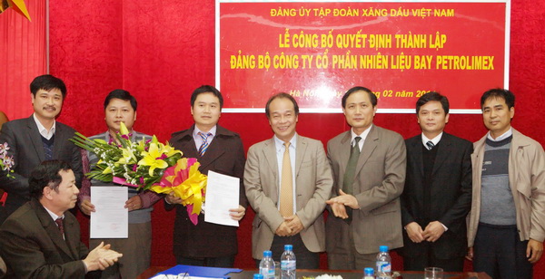Công bố quyết định thành lập Đảng bộ Công ty cổ phần Nhiên liệu bay Petrolimex