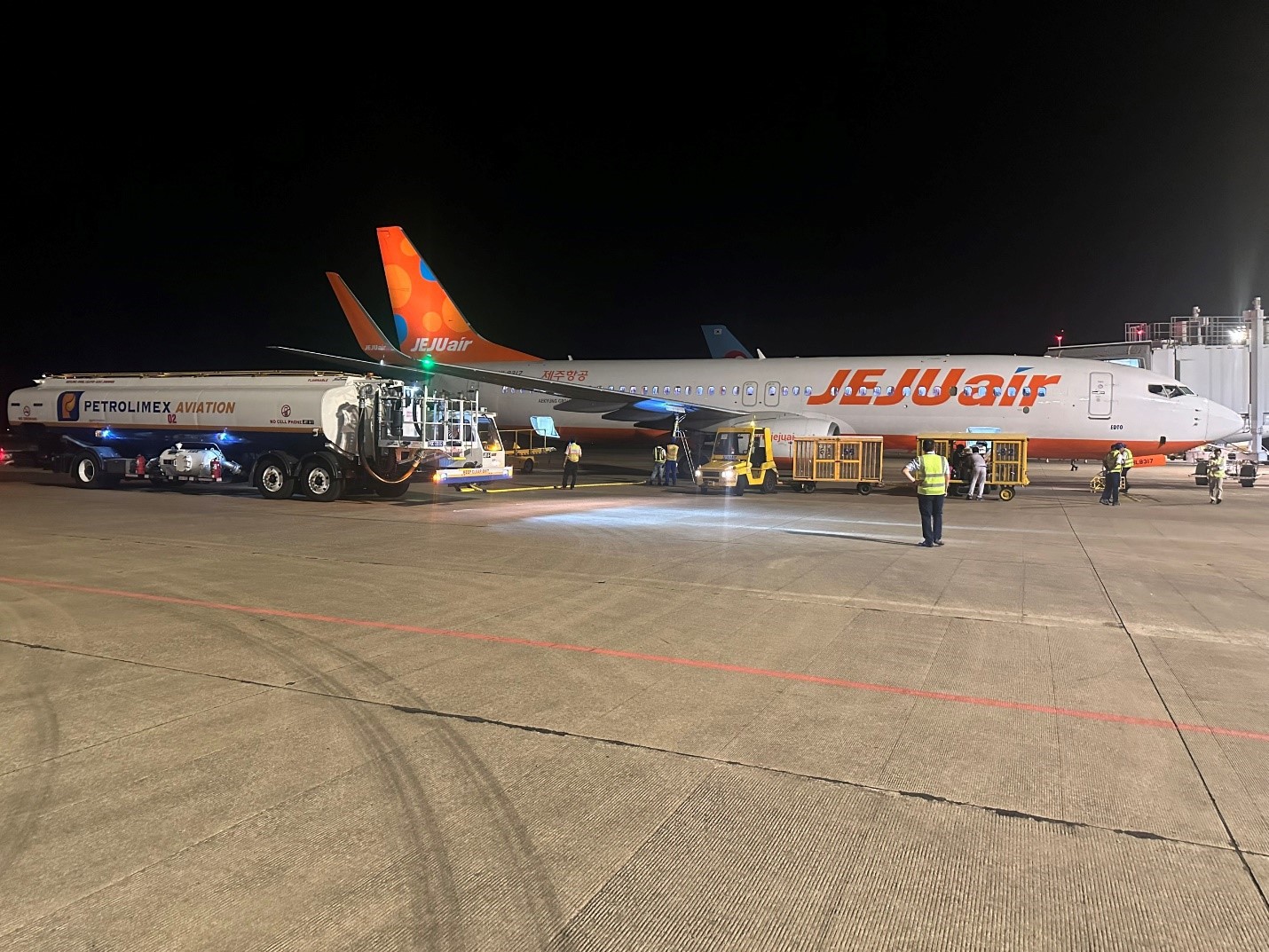 Petrolimex Aviation chính thức cung cấp nhiên liệu hàng không  Jet A-1 tại Cảng hàng không quốc tế Phú Quốc