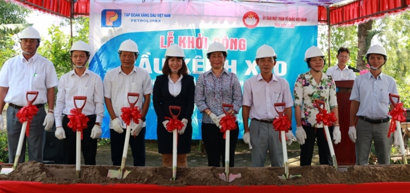 Lễ khởi công cầu nông thôn Kênh Xéo tại ấp Căn Cứ, xã Vĩnh Phong, huyện Vĩnh Thuận, tỉnh Kiên Giang