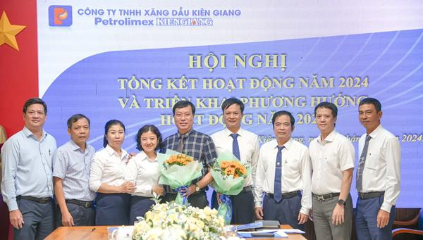 Lễ chuyển giao Chủ tịch HĐTV chuyên trách tại Công ty TNHH Xăng dầu Kiên Giang