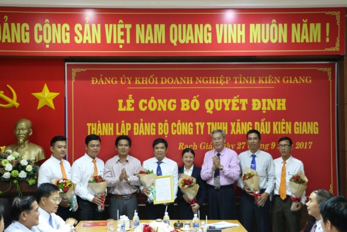 Công bố quyết định thành lập Đảng bộ cơ sở