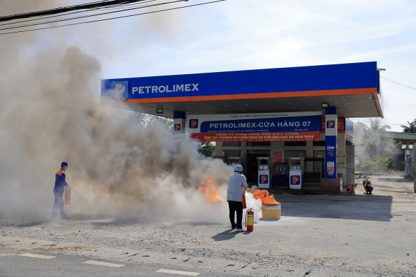 Petrolimex Kiên Giang thực tập phương án chữa cháy và cứu nạn, cứu hộ tại Petrolimex - Cửa hàng 07