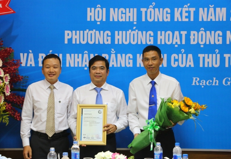 Petrolimex Kiên Giang đón nhận Giấy chứng nhận ISO 9001:2015