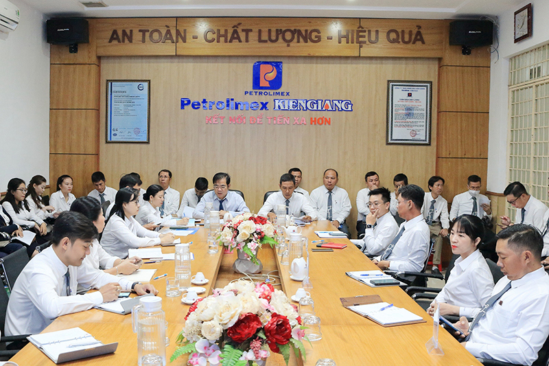 Hội nghị người lao động năm 2024 và Hội nghị tổng kết hoạt động kinh doanh bán lẻ năm 2023