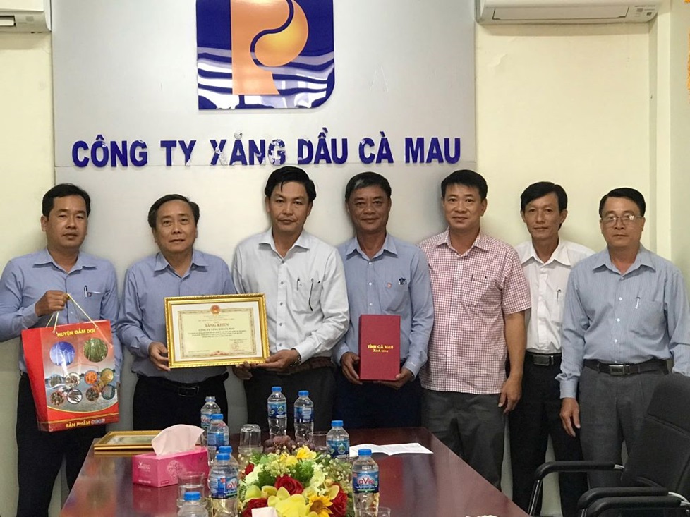 PETROLIMEX CÀ MAU VINH DỰ ĐƯỢC NHẬN BẰNG KHEN CỦA CHỦ TỊCH UBND TỈNH TRONG CÔNG TÁC AN SINH XÃ HỘI